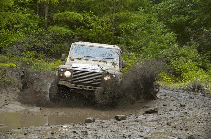 Land Rover 2014 Defender challenge